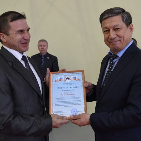 Ветеран афганской войны Рафаэль Сафиуллин удостоен почетной грамоты администрации района